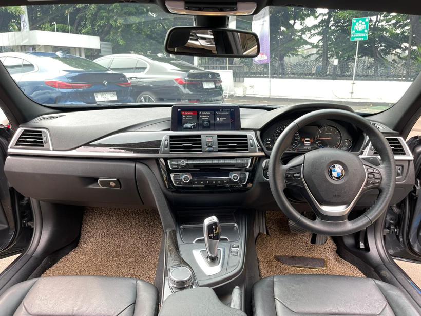 BMW 3 Series 320i LCI